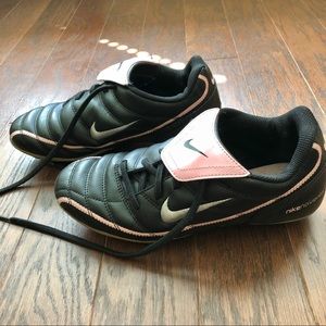 NIKE Noventa 90 Cleats Youth